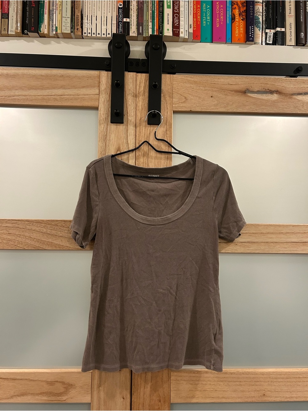 Old navy brown tee